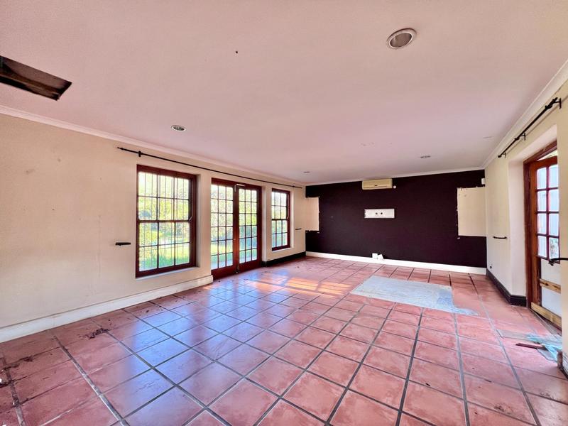 8 Bedroom Property for Sale in Hout Bay Western Cape